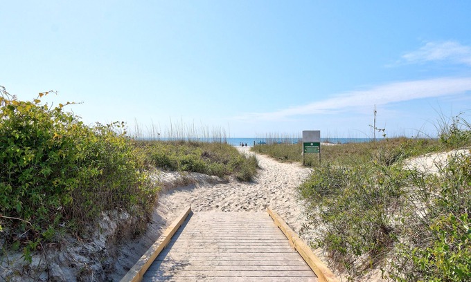 Hilton Head Condo | Only 99 Dollars! Fall Getaway Special! Cozy 1BR steps from beach