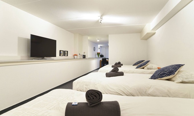 De Weteringschans Condo | Only Friends B&B City Centre Apt| Modernised| Family Friendly!