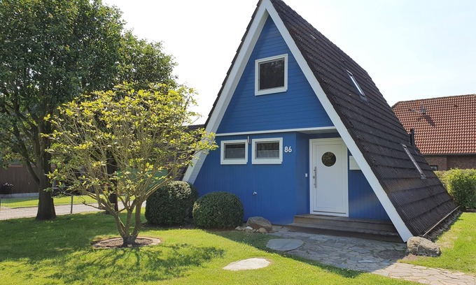 Carolinensiel House | Only roof house Murmel 5, charging station f. E-cars, WLAN, beach chair, fireplace