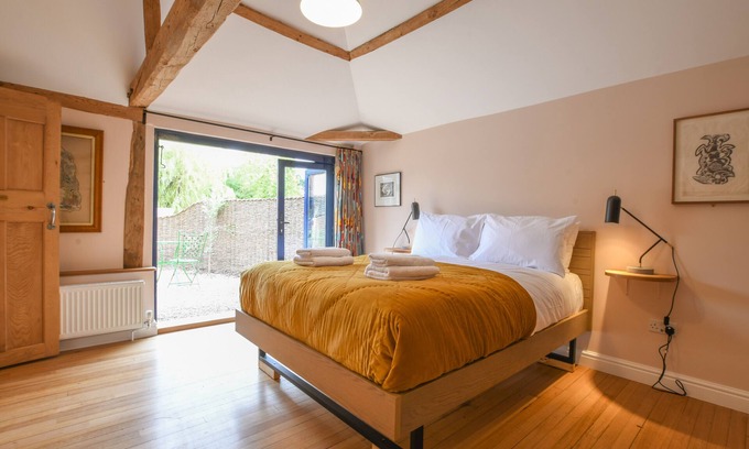 Sotherton Cottage | ONNA'S STABLE, SOTHERTON, pet friendly, with open fire in Halesworth