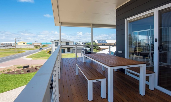 Middleton House | Onshore Retreat, Middleton (sleeps 12)