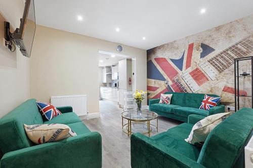 Dartford House | OnSiteStays - Stylish 5 bedroom house with 3 bathrooms