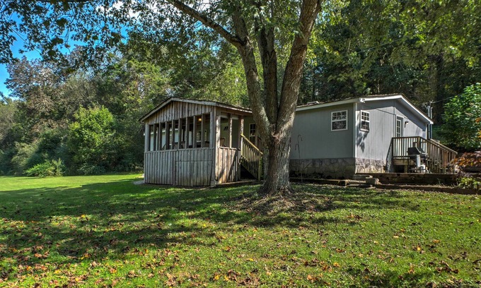 Ooltewah Cabin | Ooltewah Cabin w/Grill, Pool Table & Porch!