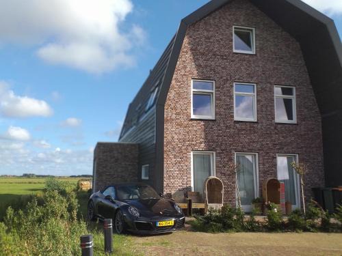 Den Hoorn Bed & Breakfast | Oomes Huus - Sleep by Hästens, Wake with Coffee