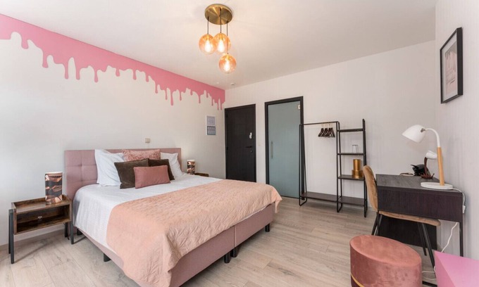 Historical Center Bruges Hotel | Oompa Loompa’s Pink Chocolate Room!