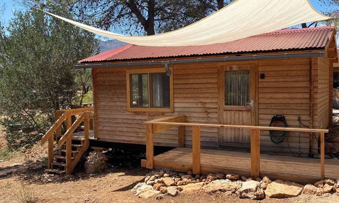 Tivissa Cabin | Op 30 Minuten van het Strand een Fantastische Luxe Blokhut met Terras en Wifi