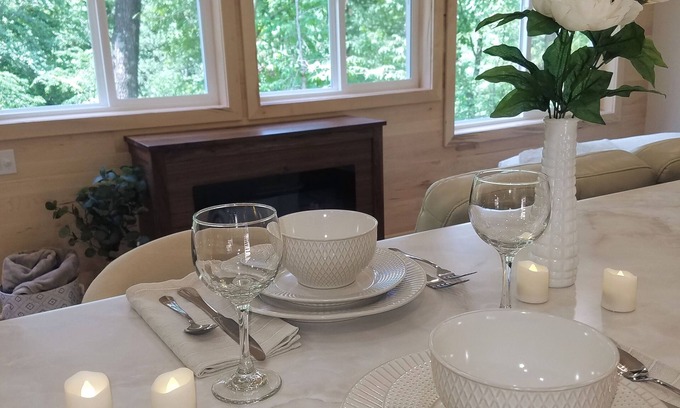 Elroy Cottage | Opal Little Lodge - Luxury Stay with a Panoramic Tree Top Viewn