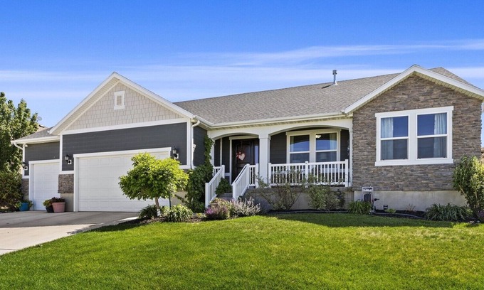 Saratoga Springs House | Open Airy Family Home