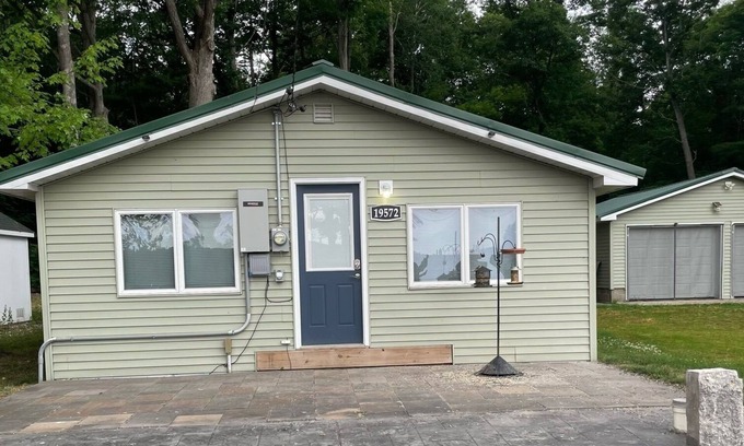 Big Rapids House | Open Concept Wooded Retreat Along the Muskegon River - Fishing, Boating, Ferris
