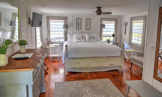 Darien Bed & Breakfast | Open Gates Bed & Breakfast