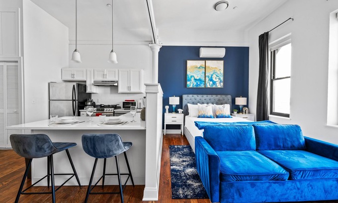 Downtown Newark Apartment | Open space lux studio 20 mins to NYC