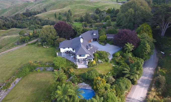 Te Kuiti Cabin | Opens 2025! Private retreat will spoil you, Stunning views, Waitomo's Hidden Gem