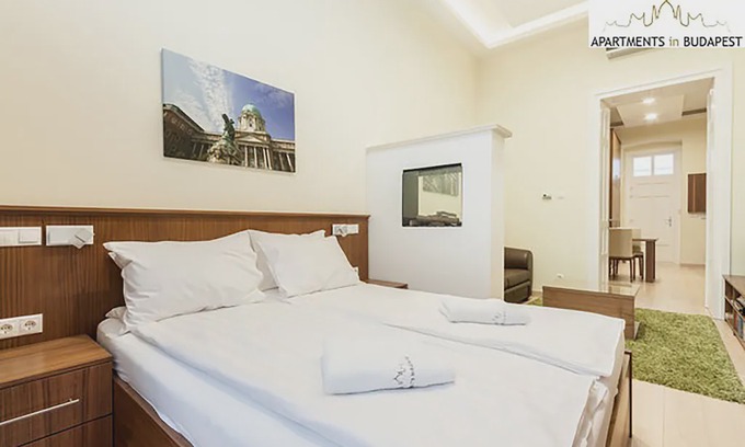 Terezvaros Apartment | Opera Balcony Apartment