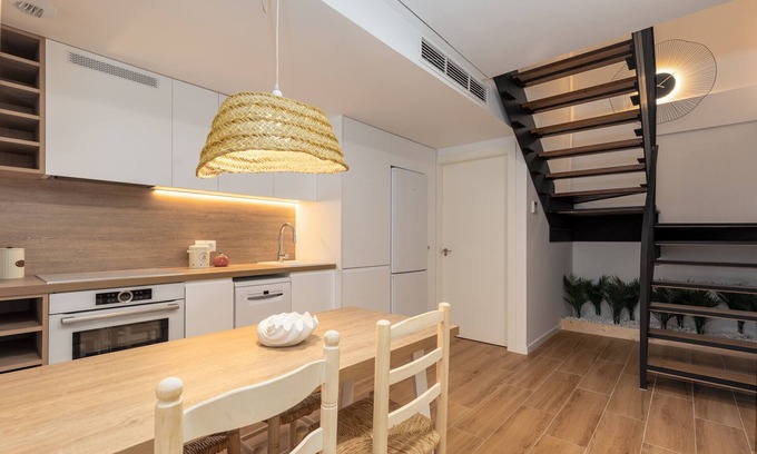 Penya-roja Apartment | Opera Love Loft. Air conditioning + Wifi + 4 Pax