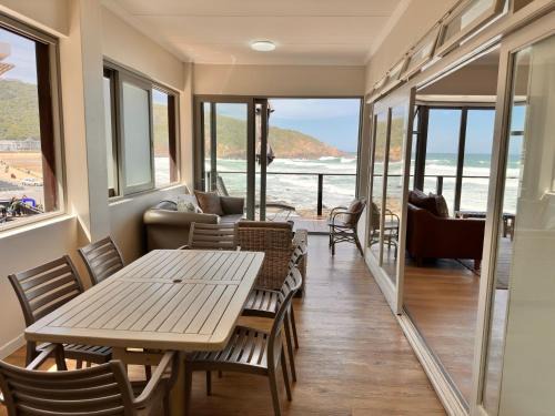 Herolds Bay Apartment | Oppiesee Selfcatering Apartments