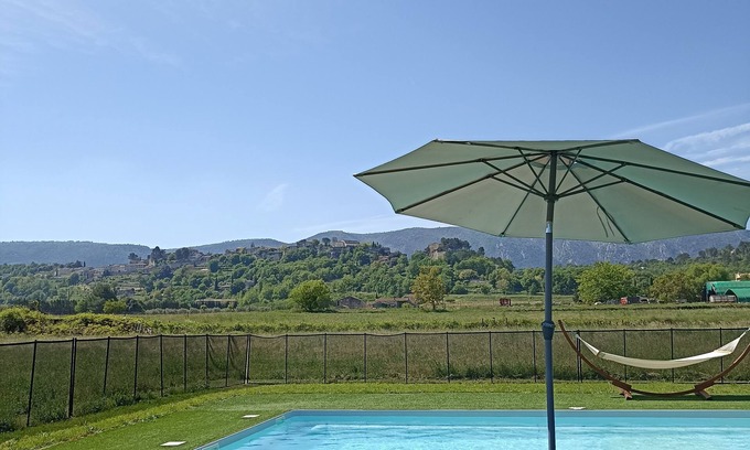 Menerbes Villa | Opposite one of France's most beautiful villages, fully renovated and close to tourist attractions