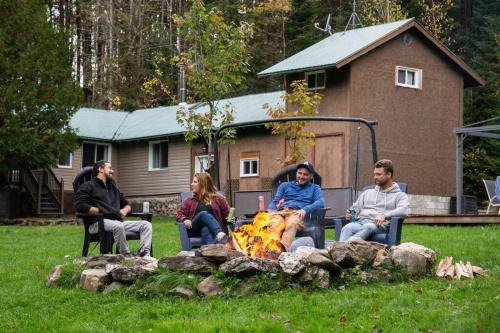 Frampton Ski Chalet | OPPY SHACK - SPA, BABY FOOT, BASKETBALL, LAC, RIVIERE