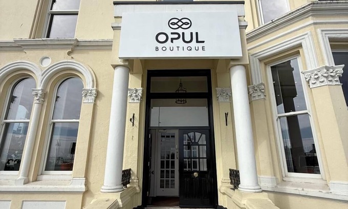Douglas Hotel | Opul Boutique