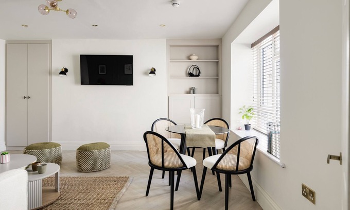 Clifton Apartment | Opulent 2-bed Retreat with Garden