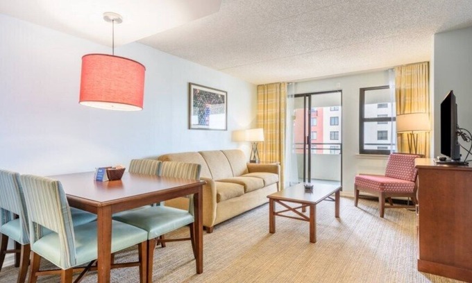Atlantic City Condo | Opulent Club Wyndham Skyline Tower, 2 Bedroom Deluxe Suite, A Mile to Delectable Restaurants