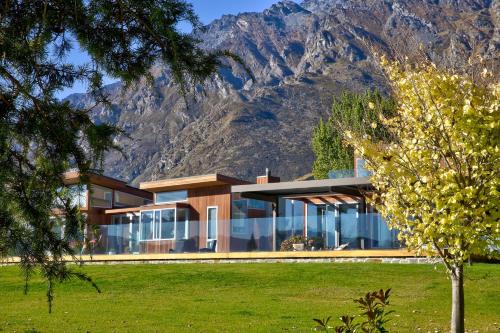 Kawarau Falls Villa | Oraka Lakeside Retreat by Sotheby's Luxury Rental Homes