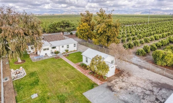 Exeter House | Orange Blossom Cottage Near Sequoias w/EV Charger