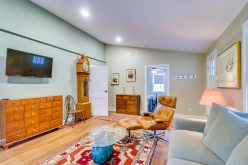 Livingston House | Orange Cottage with Hiking Access 1 Mi to Lake Anna