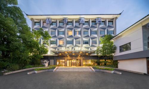 Jiading Hotel | Orange Hotel Shanghai Hongqiao Airport Dingbian Road Subway Station Branch - Free Hongqiao Airport & Hongqiao Train station Shuttle Bus