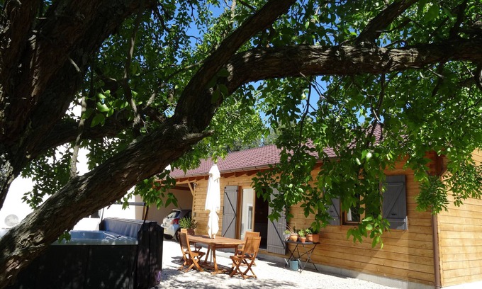 Orange Cottage | ORANGE in the countryside cosy cottage in property, SPA swimming pool air conditioning wifi parking