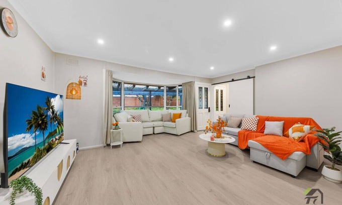 Beacon Hill House | Orange Lady's room in Beacon Hill