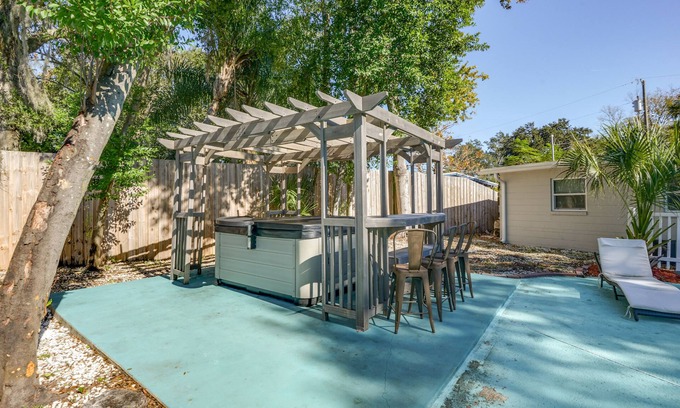 Orange Park House | Orange Park Home w/Private Pool & Grill!