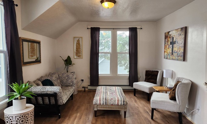 Riverfront Apartment | Orange Street Apartments - Upper