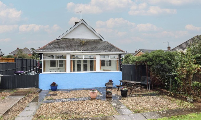 Chapel Saint Leonards Cottage | ORBY COTTAGE, pet friendly, with a garden in Chapel St Leonards