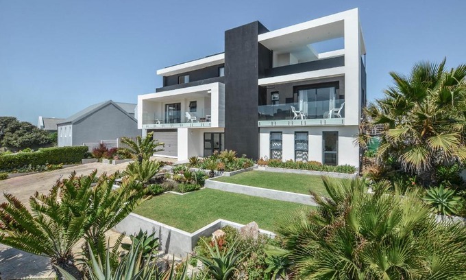 Yzerfontein Apartment | Orca House