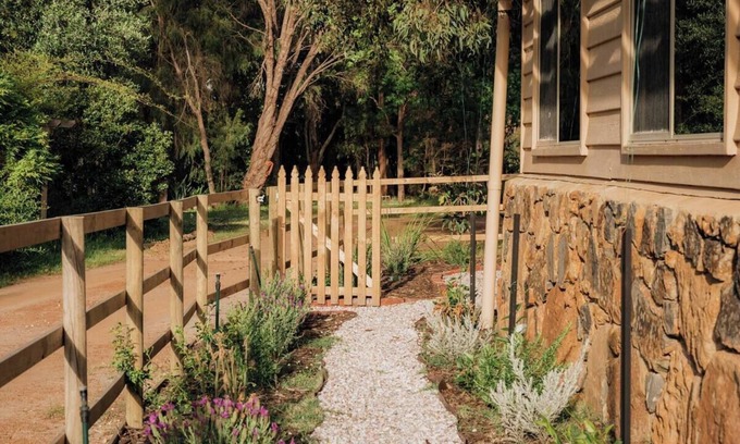 Yallingup Siding House | Orchard Cottage: Quiet Farm Escape