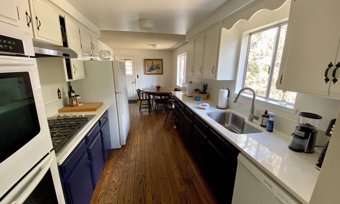 Orchard District House | Orchard District, Amazing Yard Next To Hollinshead Park w/Daylight Basement w/Billiards
