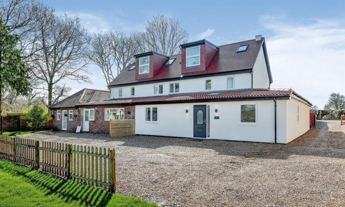 Crawley Down Cottage | Orchard Farm Cottage 1nRelax with the whole family at this peaceful, cosy heaven