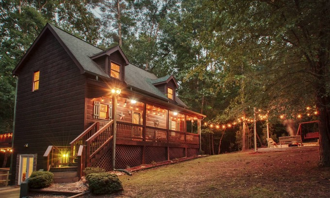 Ellijay Cabin | Orchard House - 4BR/3.5B ✔Hot Tub✔ Pet Friendly✔ Firepit✔ Grill✔ Gameroom✔