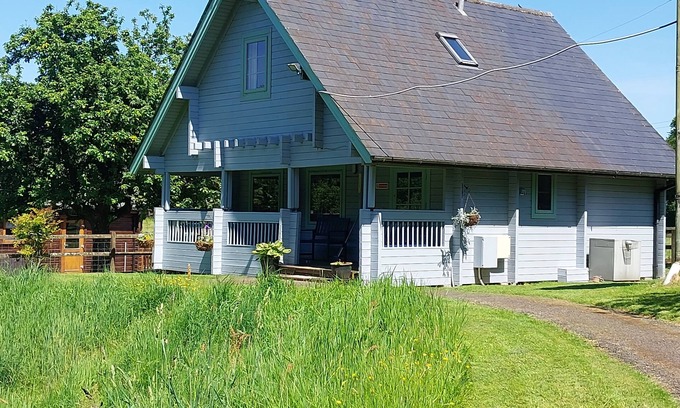 Cornwall Cottage | ORCHARD LODGE, pet friendly in Sampford Peverell, Devon