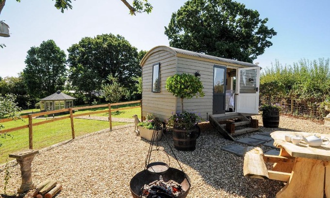 Worlington House | Orchard Retreat