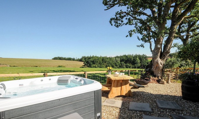 Worlington Cottage | Orchard Retreat