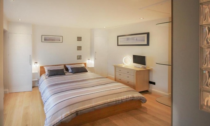 Hook Norton Apartment | Orchard Road Studio Apartment