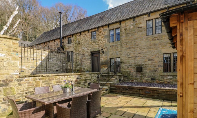 South Wingfield Cottage | ORCHARD VIEW, pet friendly, character holiday cottage in Oakerthorpe