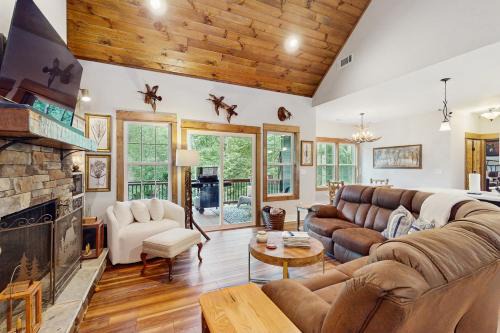 Ellijay House | Orchard Wine & Retreat