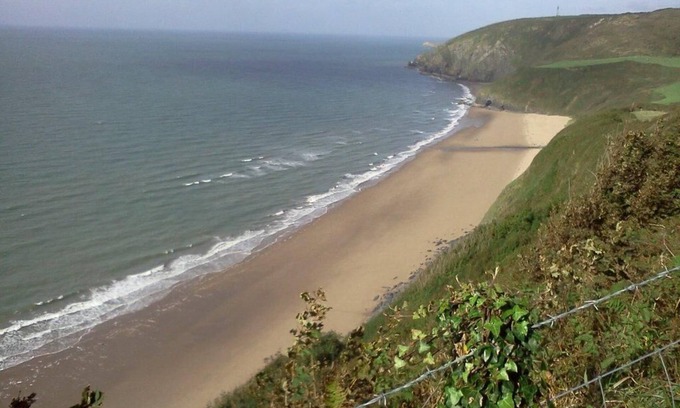 Tan-y-groes House | Orchid Cottage a tranquil retreat close to coast and village Dog Family friendly