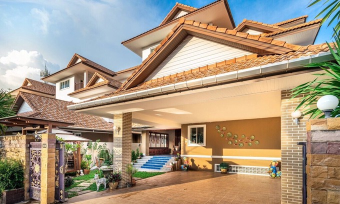 Ratsada Villa | Orchid Pool Villa Phuket