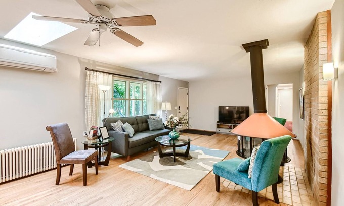 North Gresham House | Oregon Jade Lodging-Two Bedrooms Portland Suburban with crib near PDX