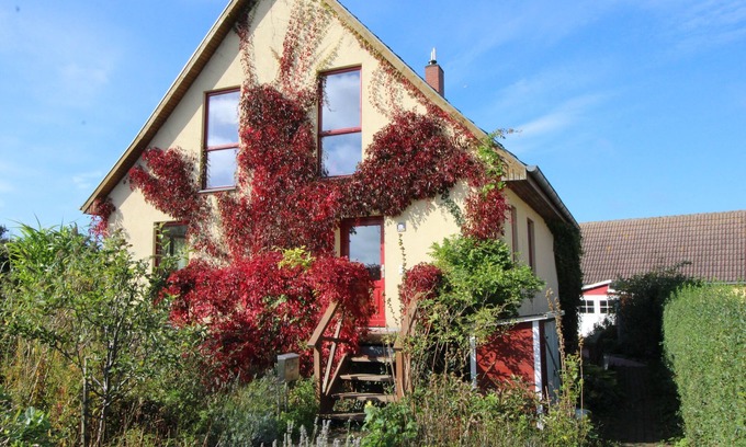 Schwarbe House | Organic vacation home, 3sleepR, 2 BathR, natural garden, sauna, WLAN, dogs allow