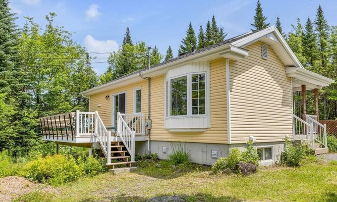 Saint-Brigitte-de-Laval House | Original Yellow Lac Beauport