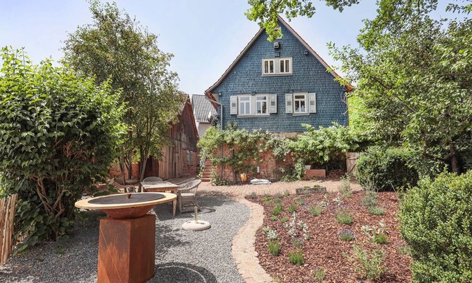 Guttersbach Cottage | Original blue Odenwald country house with garden and barn